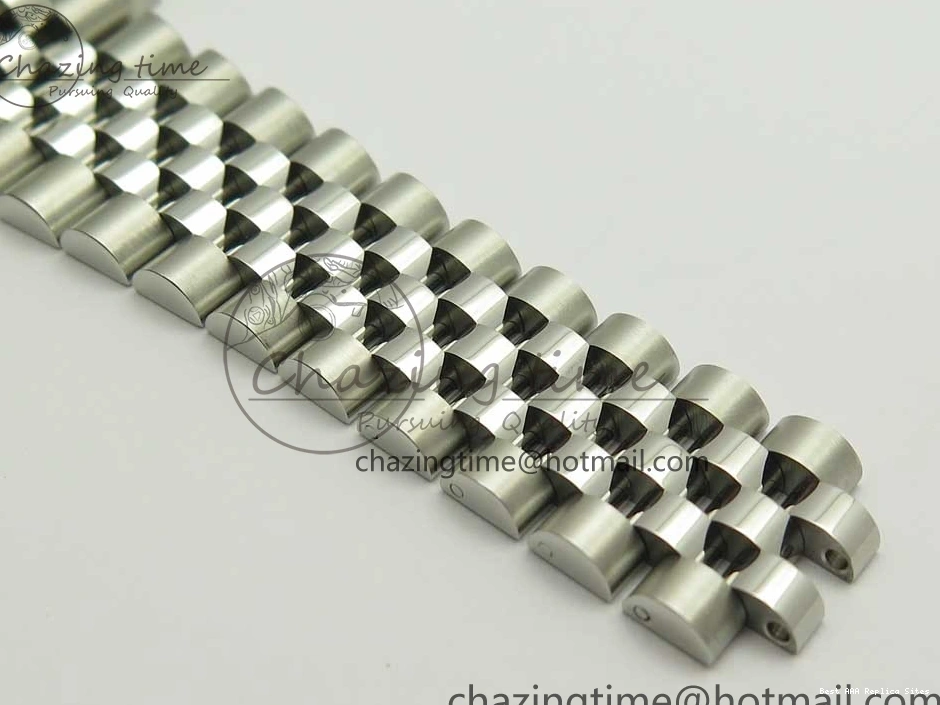 Best AAA Replica Sites GMT-Master Bezel Ceramic Black BPF Bracelet on Green Jubilee 126710 3347 SS Dial A II UrbanChic Black BLRO SS 1225